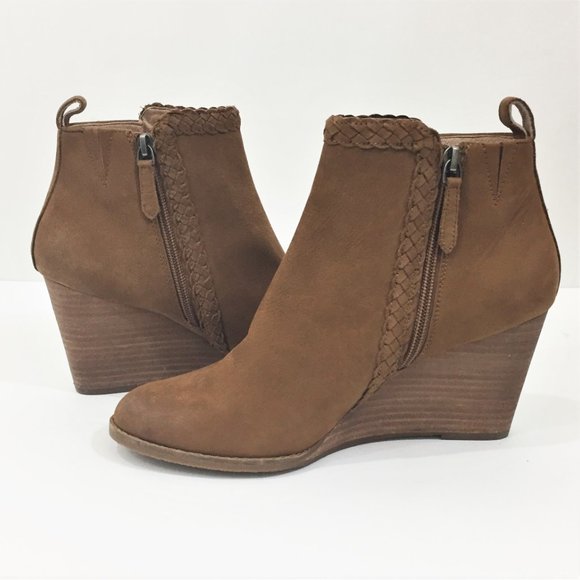 NWOT Caslon Whitney Wedge Nubuck Bootie - 9.5 - Picture 2 of 8